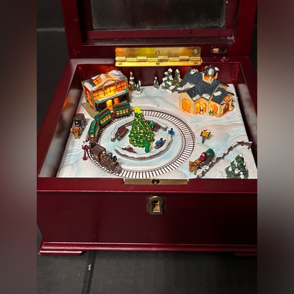 Mr Christmas Animated Mini Music Box - Picture 1 of 5